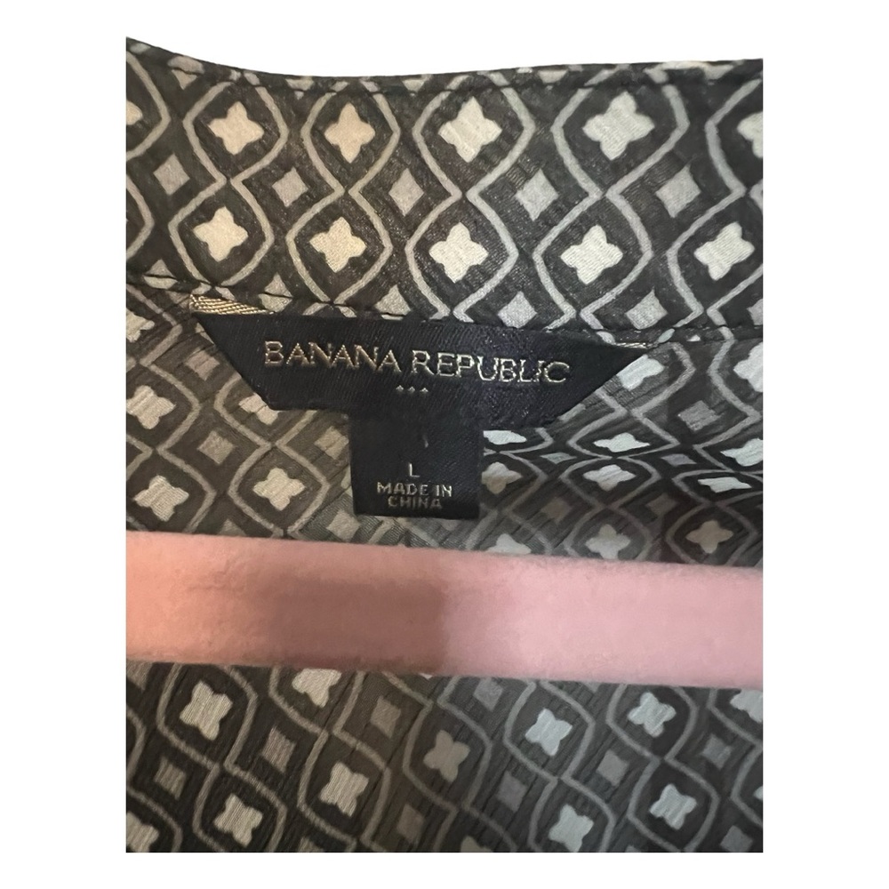 A Banana Republic blouse in size large - Picture 3 of 6